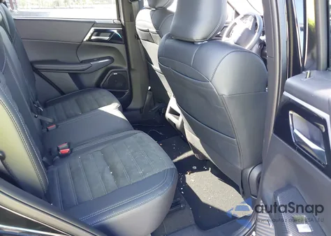 2025 Mitsubishi Outlander Se 2.5 2Wd из США, поврежденный, VIN JA4J3VA84SZ046548